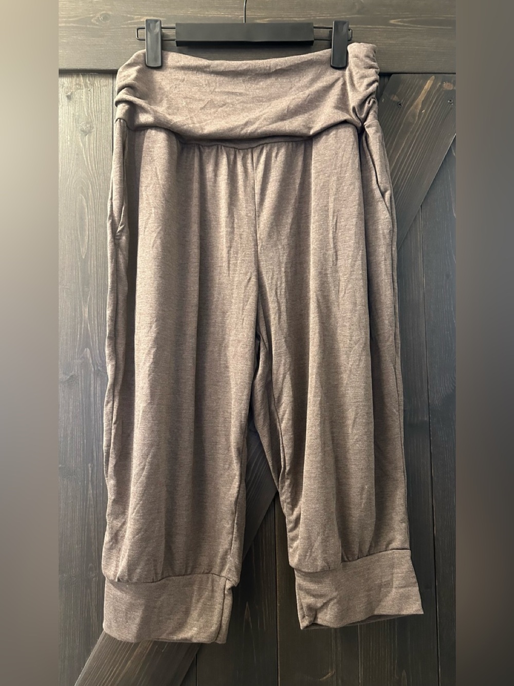 Halara NWT High Waisted Ruched Pedal Pusher Jogger w/ Pockets - Size L - NWT